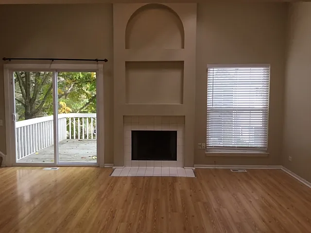 195 Half Moon Cir — Photo 8
