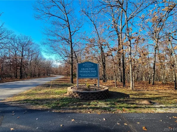500 Grand View Dr, Sunrise Beach, MO 65079