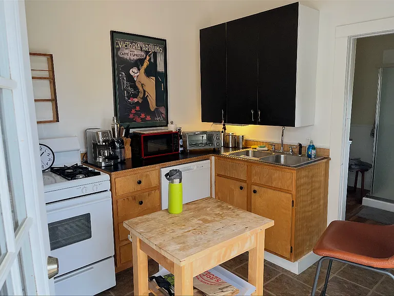 310 N Spruce St — Photo 13