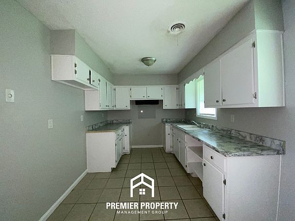 4th image of 3785 Black Forest Dr