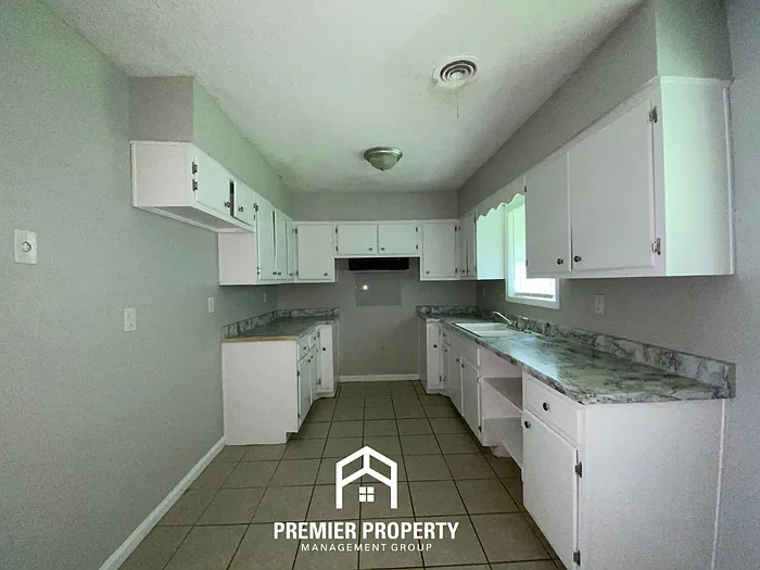 3785 Black Forest Dr — Photo 4
