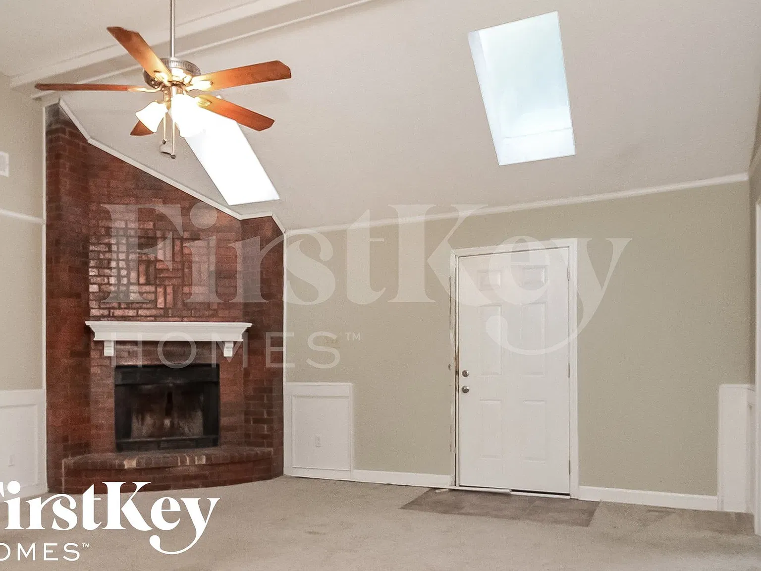 3 bed, 2.5 bath, 2246 sqft, $2,200 — Photo 2