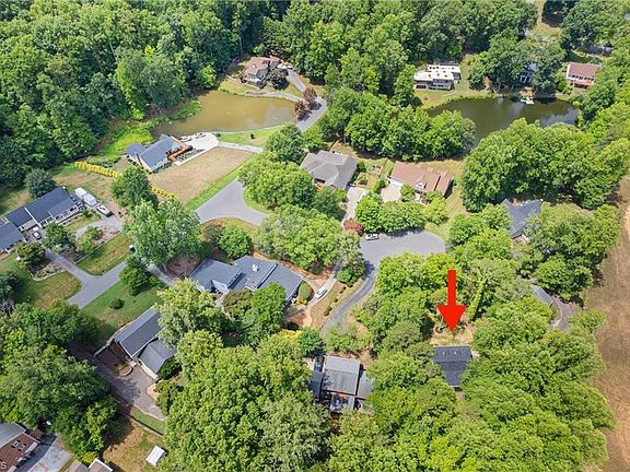 2nd image of 1615 Briar Lake Cir