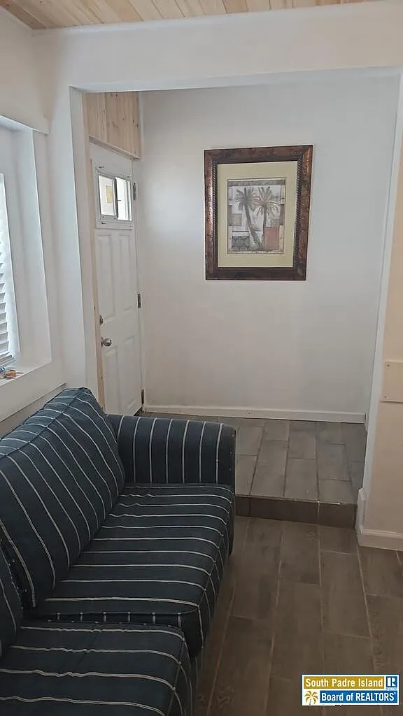 1 bed, 1.0 bath, 450 sqft, $1,600 — Photo 2