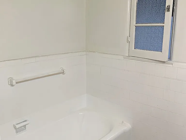 909 S Serrano Ave — Photo 17