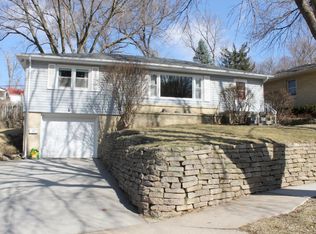204 Elmwood Dr, Council Bluffs, IA 51503