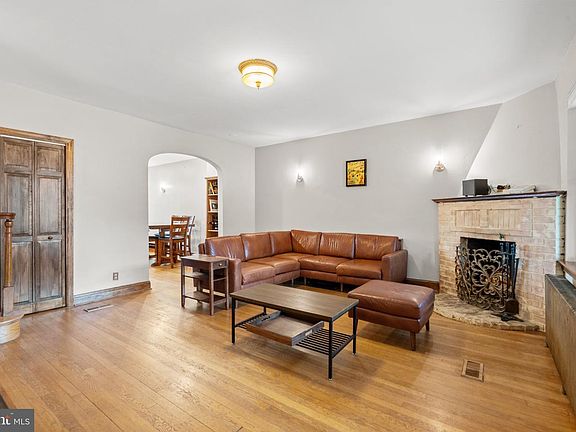 4th image of 5010 3rd St NW
