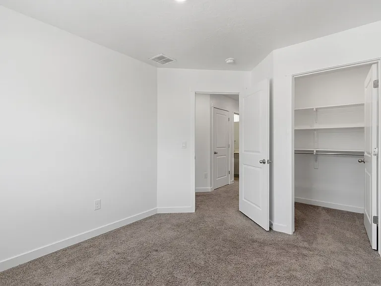 1049 E Regatta Ln — Photo 12