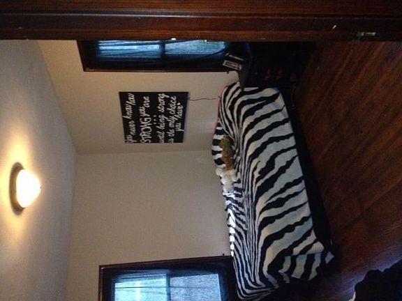 4th image of 650 Barton Ave