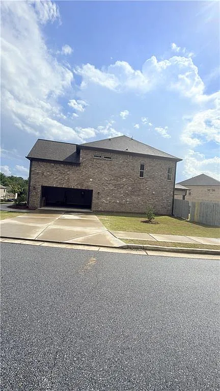 5 bed, 4.5 bath, 3396 sqft, $2,950 — Photo 2