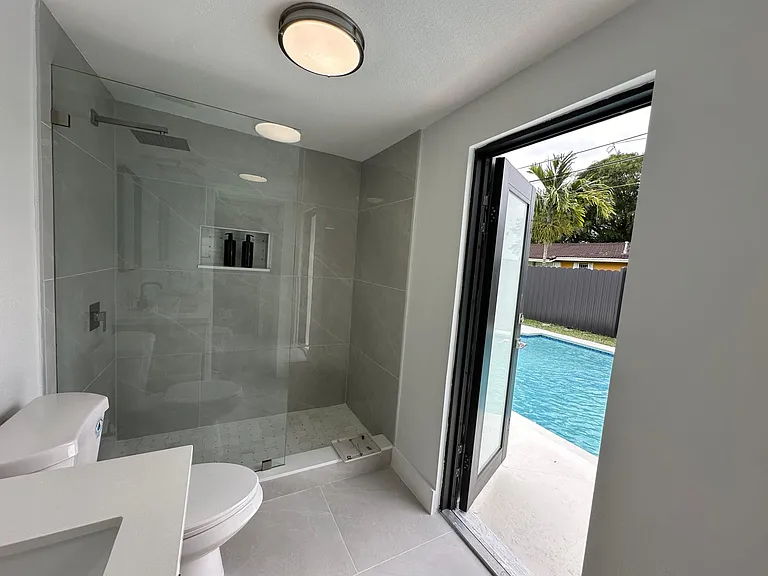 Master bathroom/ pool access