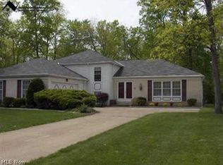 14908 Sherwood Dr, Strongsville, OH