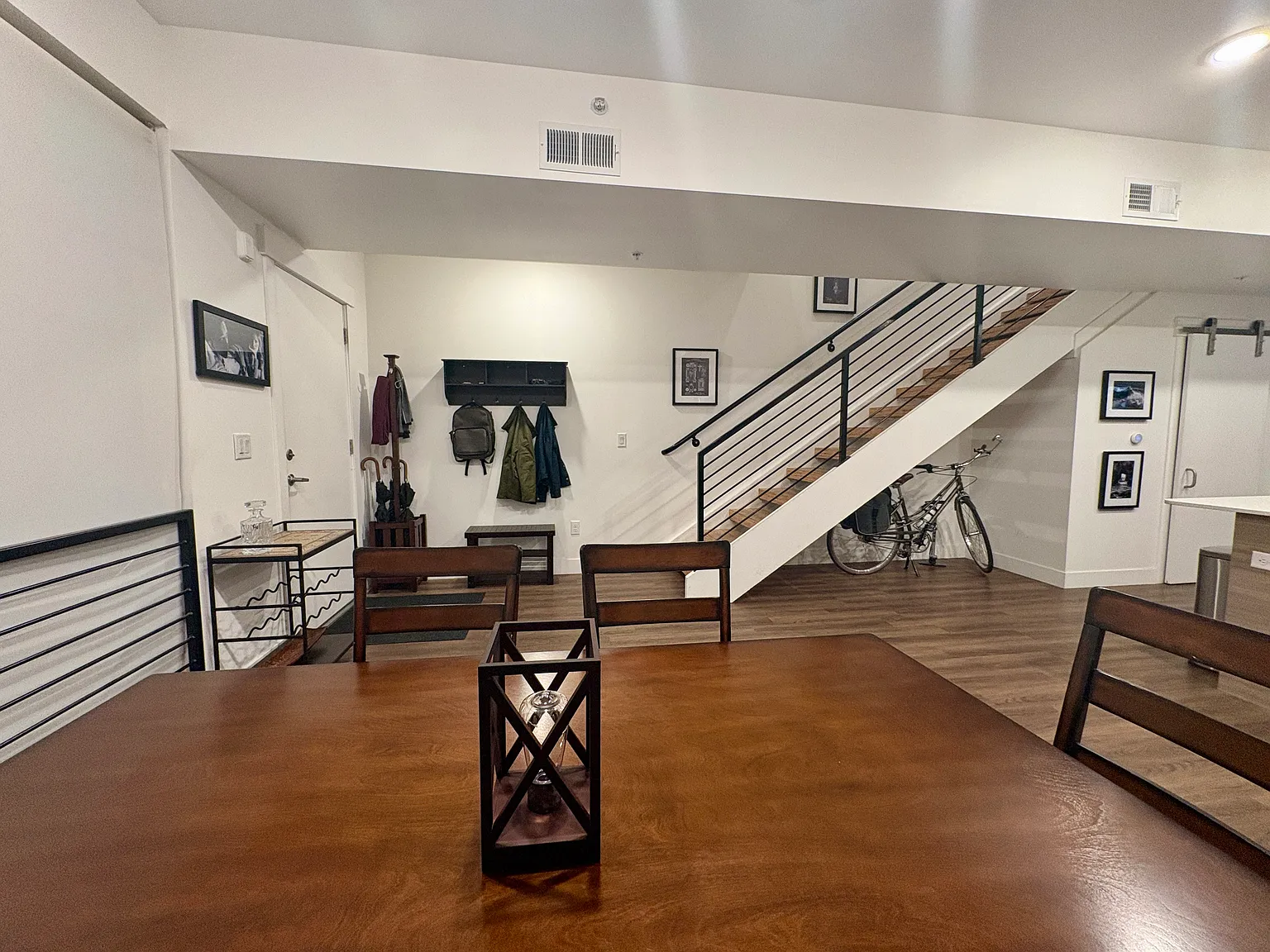2 bed, 2.5 bath, 1400 sqft, $2,700 — Photo 3