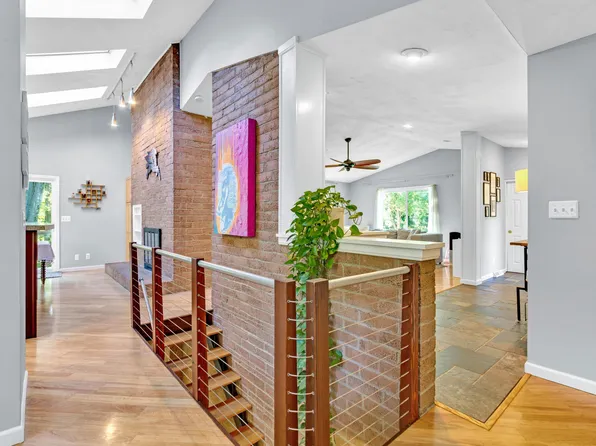 5684 Shadowbrook Dr, Columbus, OH 43235