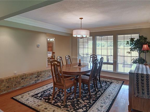 5th image of 915 Greenway Cir