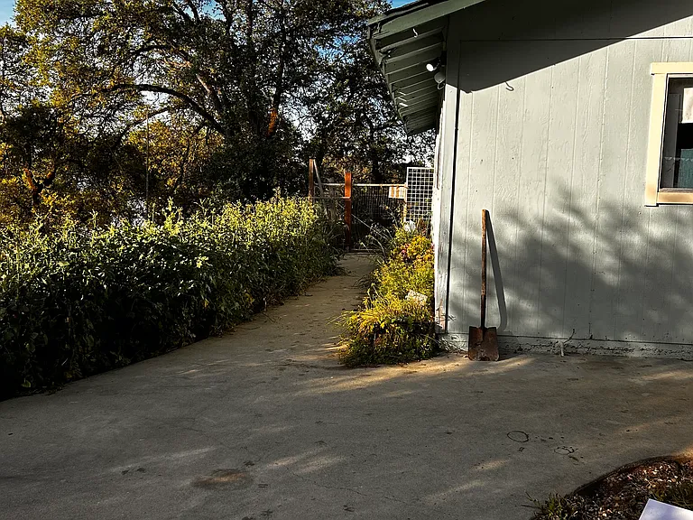 Manzanita Rd — Photo 12