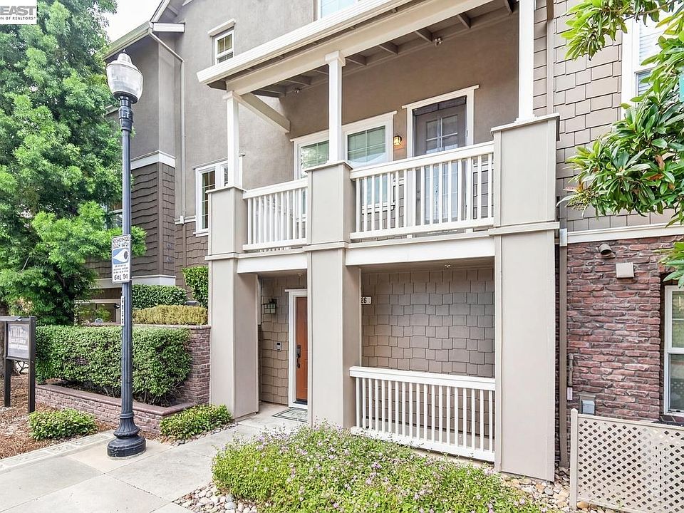 1st image of 153 Gillette Pl Unit 100