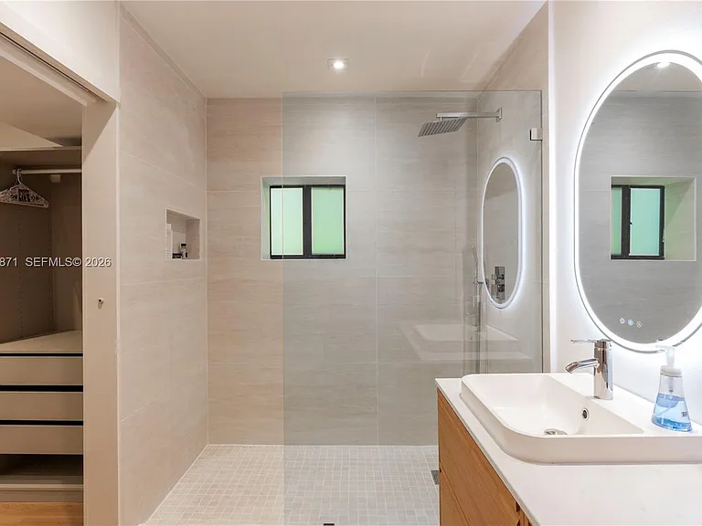 3021 Coconut Grove Dr — Photo 9