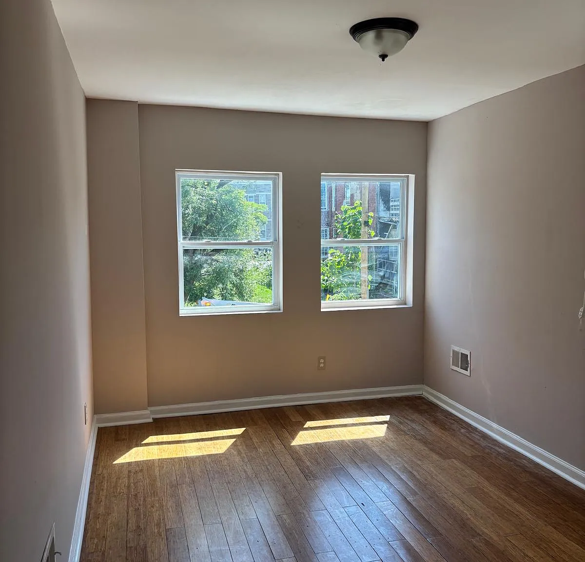 1925 Oakhill Avenue - 1 — Photo 1
