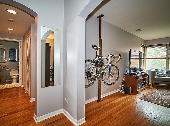 4th image of 4923 N Wolcott Ave APT 2B