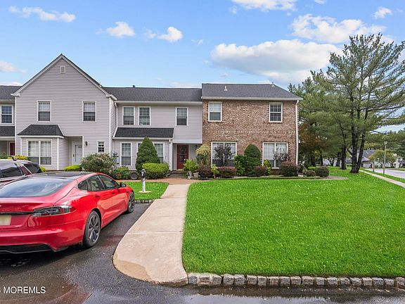 3rd image of 198 Franklin Place