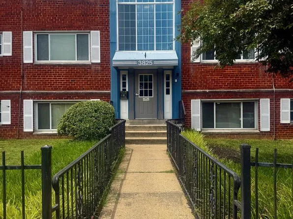 3825 Hamilton St #C-304, Hyattsville, MD 20781