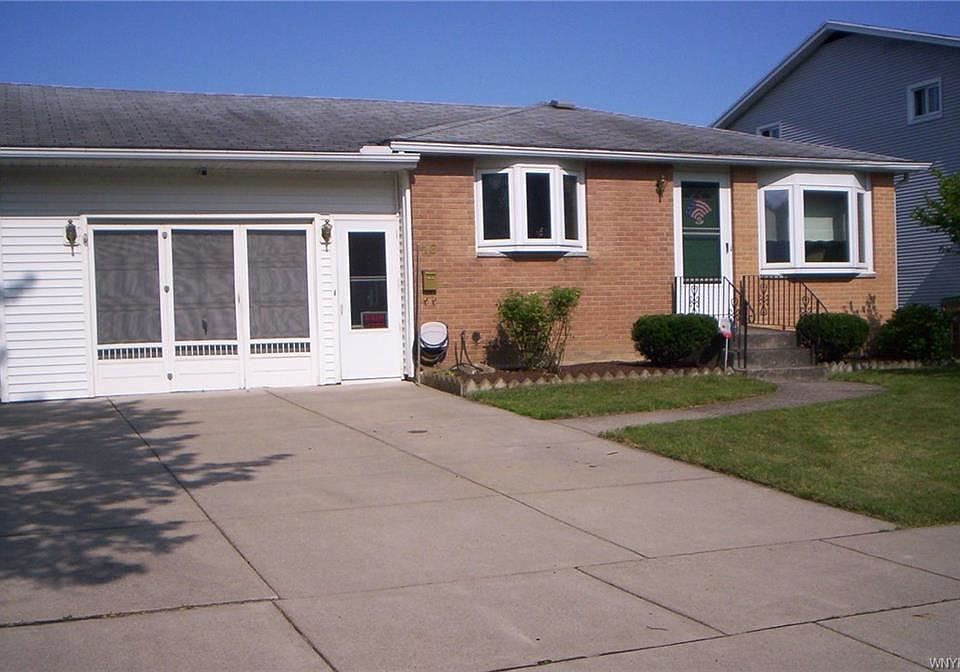 1st image of 16 Eileen Ct