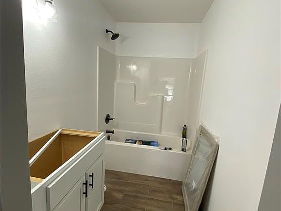 4th image of 103 S Main St