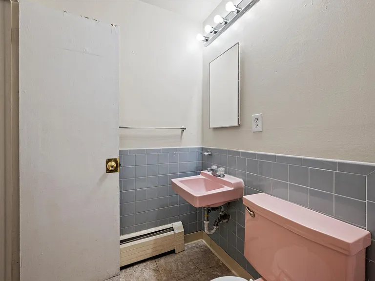 1725 Chester St — Photo 12