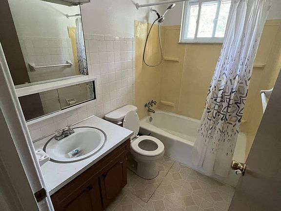 4th image of 355 Meadowbrook Ave #3