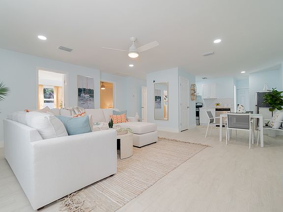 2nd image of 1332 Longwood St #2