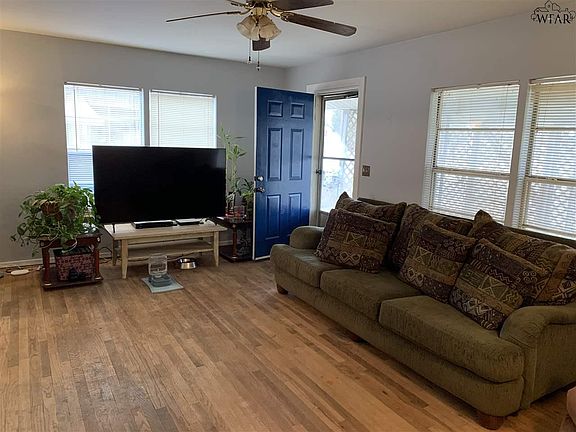 4th image of 307 S Oak St