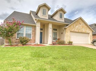 1706 Riverway Dr, Cleburne, TX 76033