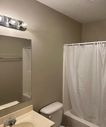 5th image of 5002 Hawthorn Dr