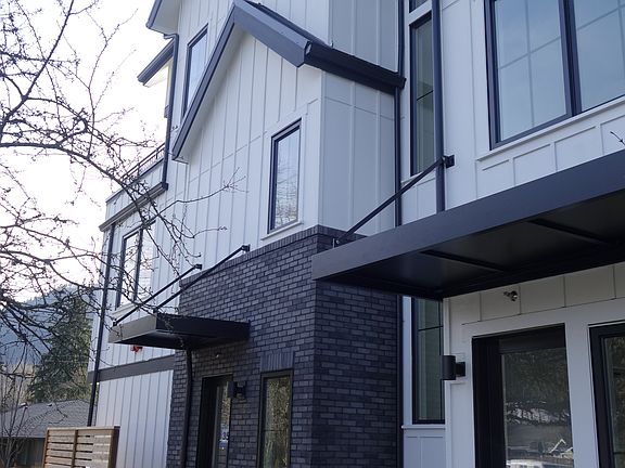 4th image of 29 2nd Ave SE