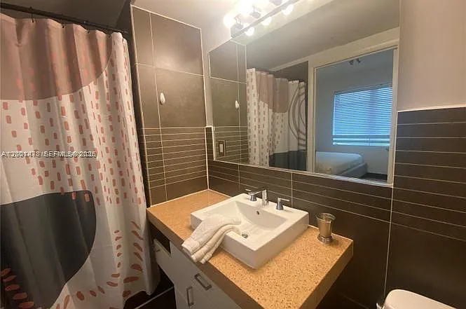 435 21st St #204 — Photo 9