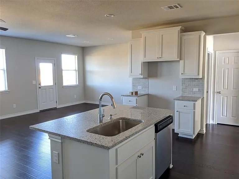 1413 Itzel Bnd — Photo 7