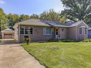 614 Wichita Ave, Lincoln, IL 62656