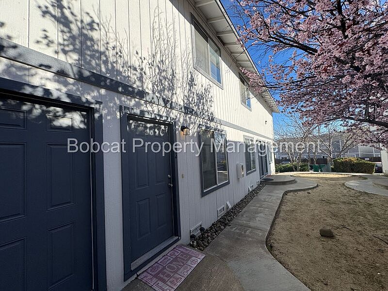 1st image of 3919 Pheasant Dr Unit 2