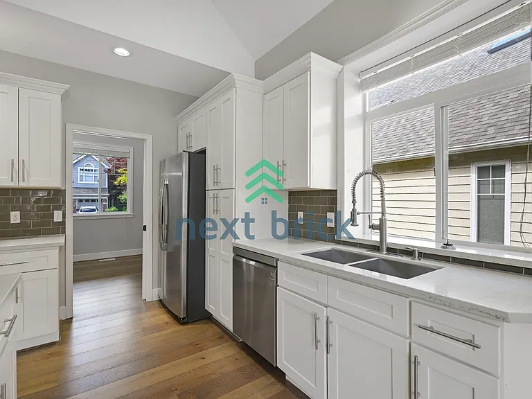 25041 SE 42nd St — Photo 4