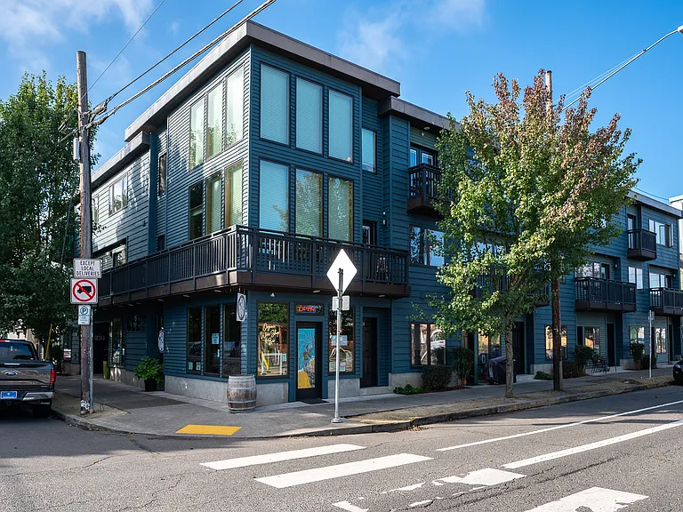 455 NE 24th Ave — Photo 15