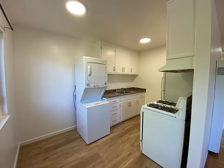 1642 Harmon St — Photo 6