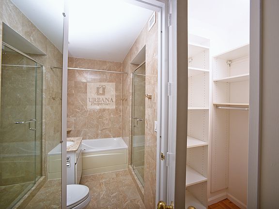 3rd image of 150 E 57th St APT 18D