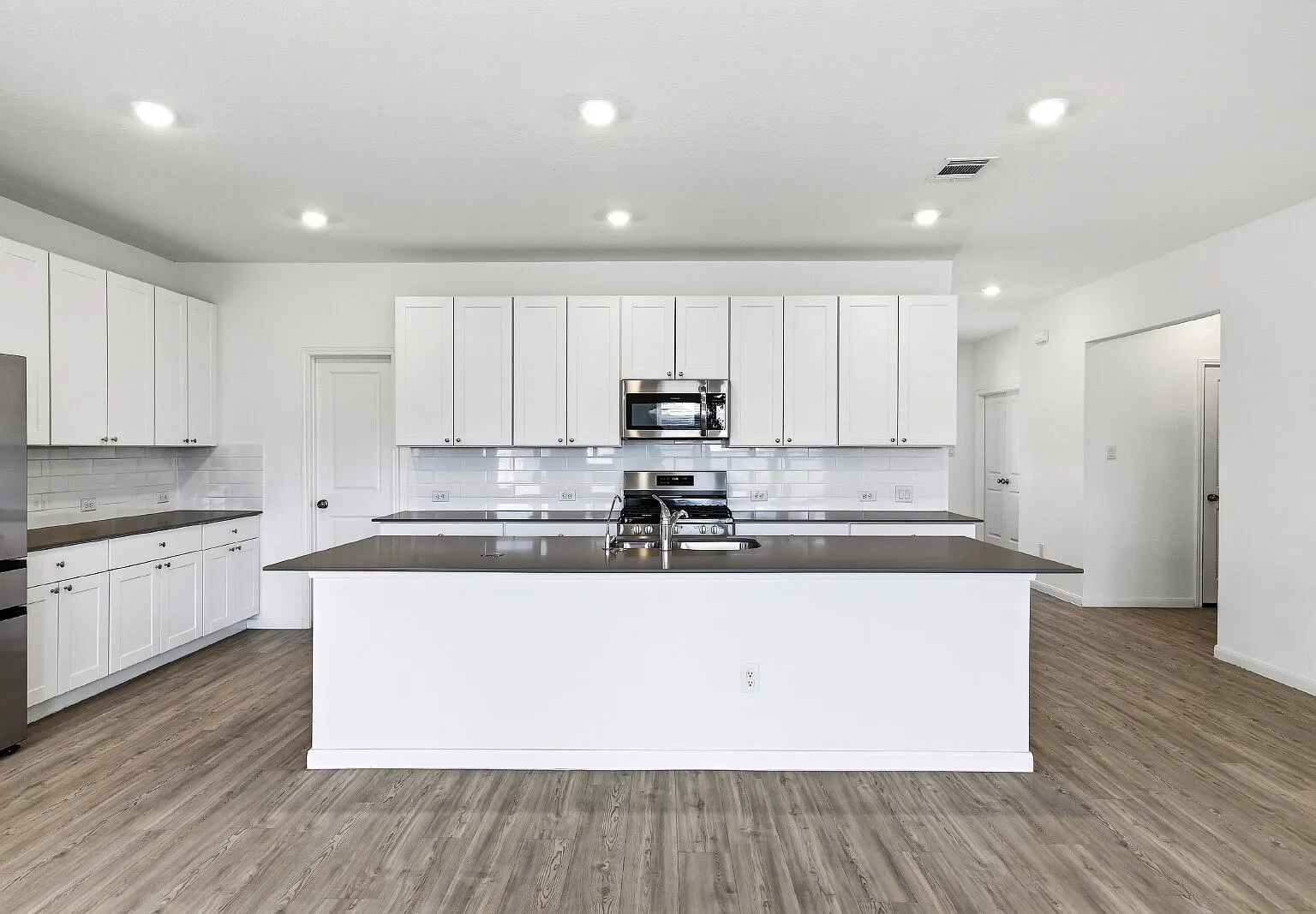 5 bed, 3.5 bath, 2656 sqft, $2,400 — Photo 4
