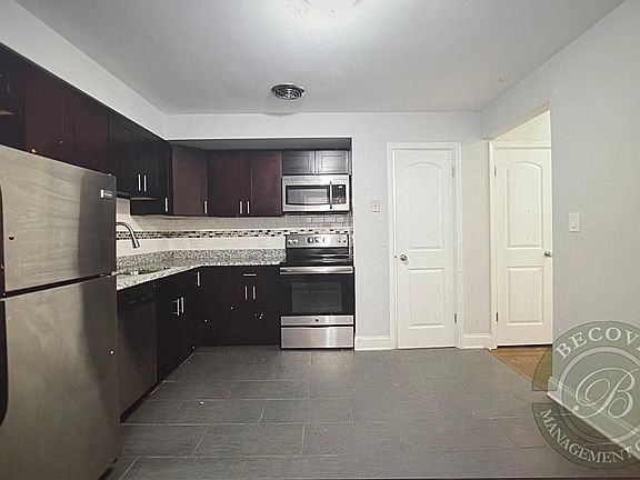 2nd image of 6122 N Kenmore Ave #2E