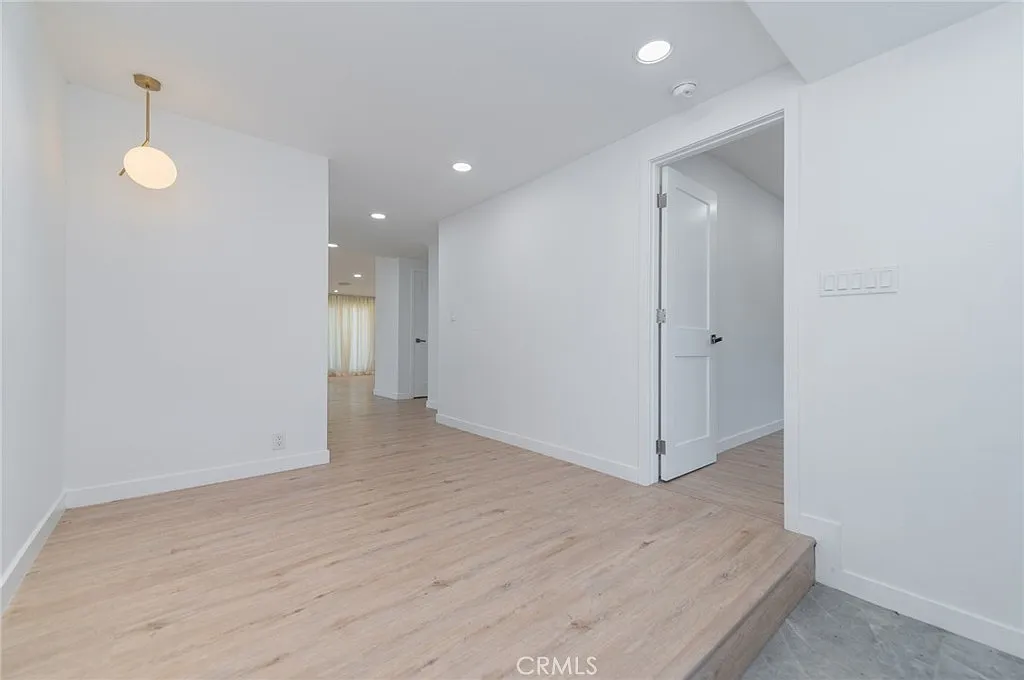 3 bed, 2.5 bath, 2266 sqft, $6,800 — Photo 4