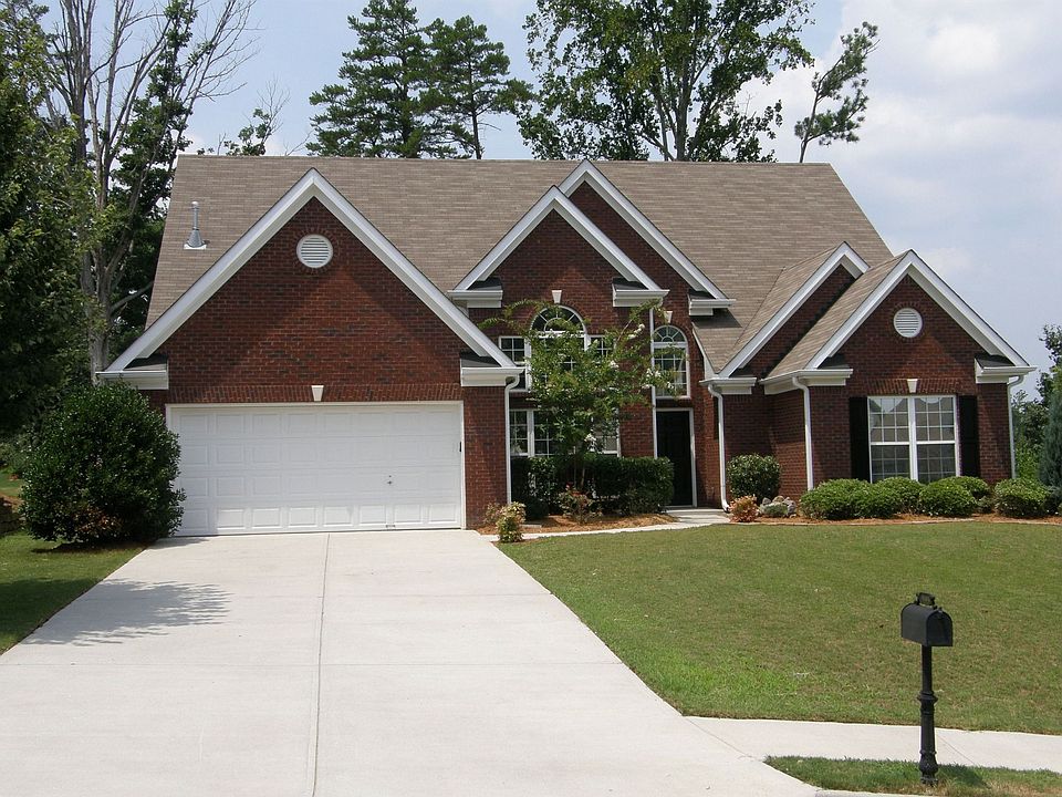 Gorgeous Brick front w/tons of natural light!
