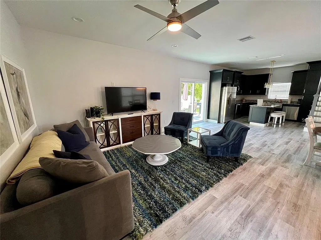 2 bed, 2.5 bath, 1556 sqft, $2,200 — Photo 4