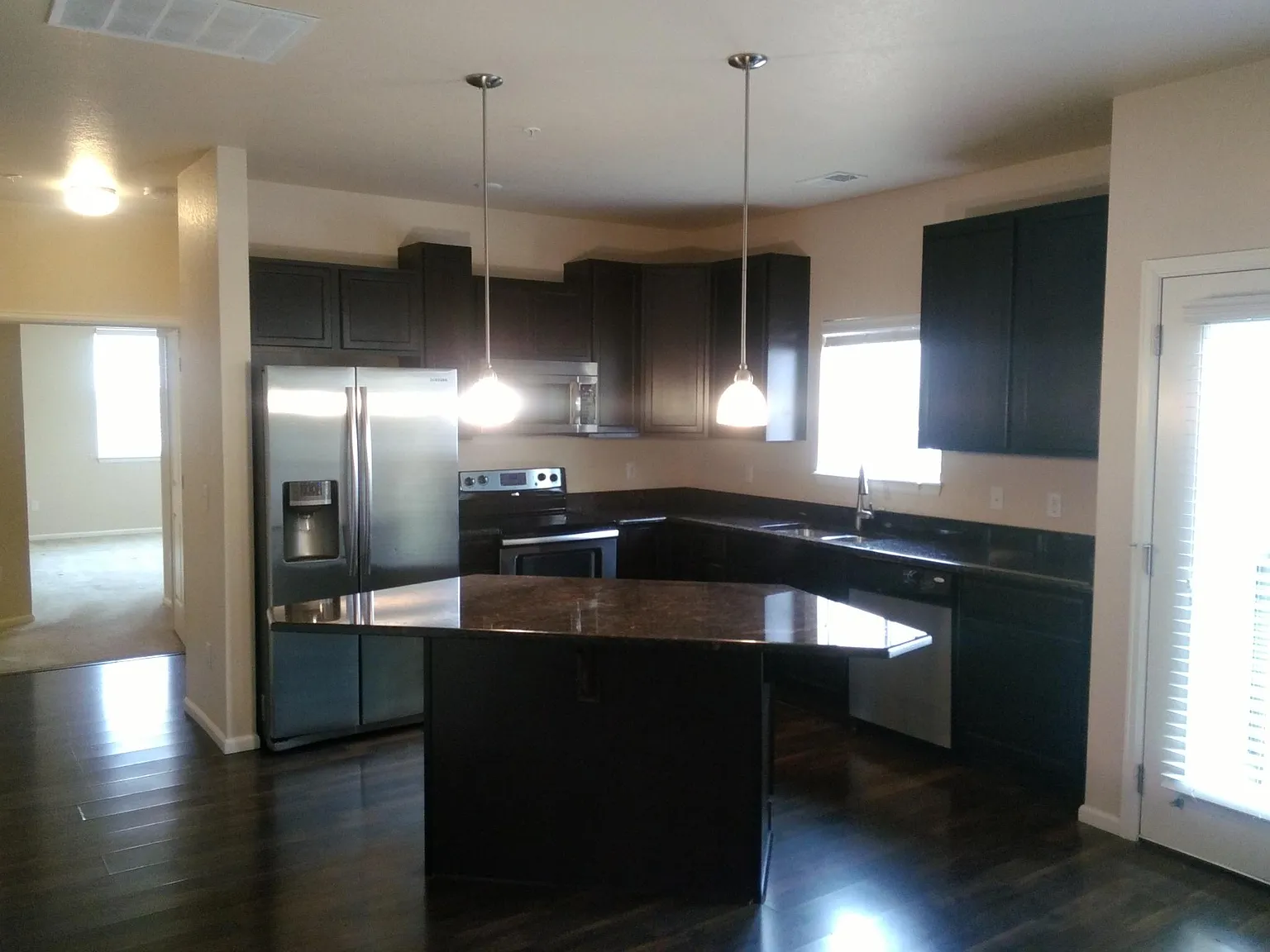 2 bed, 1010 sqft, $1,995 — Photo 2