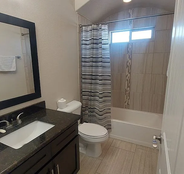 800 Caterick St — Photo 44